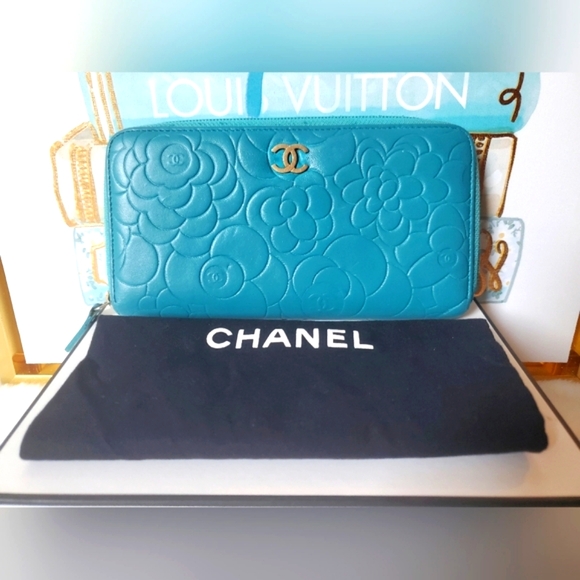 Chanel Camellia Embossed Zip Around Wallet - Picture 3 of 16